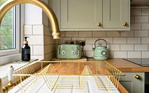 Merddyn Cottage: Kitchen, Kitchen Appliance, Metal, Brass, Wood Stain, Countertop, Steel, Houseplant