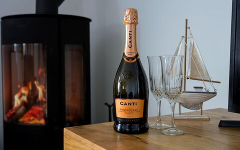 Hedd Wen Cottage: Bottle, Glass, Stemware, Wine, Glass Bottle, Barware, Wine Bottle