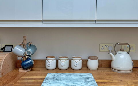 Bryn Derfel House: Kitchen Appliance, Tableware, Kitchen, Serveware, Countertop, Home Appliance, Interior Design, Teapot