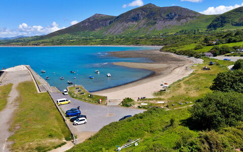 Penlon Cottage: Water, Mountain, Hill, Highland, Coastal And Oceanic Landforms, Coast, Shore, Sea, Beach, Bay