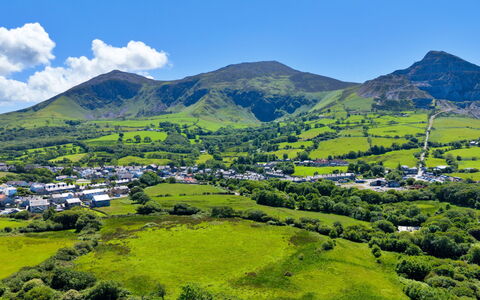 Penlon Cottage: Mountainous Landforms, Green, Mountain, Hill, Highland, Grassland, Landscape, Mountain Range, Hill Station, Rural Area