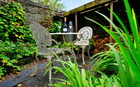 Bod Gwynedd: Green, Shrub, Garden, Outdoor Furniture, Furniture, Groundcover, Backyard, Chair, Outdoor Table, Outdoor Bench