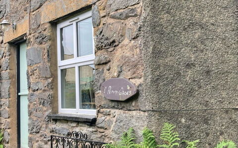 Pen-Y-Groes: Wall, Rock, Stone Wall, Brick, Brickwork, Sash Window, Houseplant, Flagstone, Cobblestone