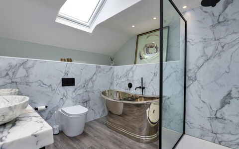 Goferydd: Plumbing Fixture, Interior Design, Flooring, Bathroom, Floor, Tap, Plumbing, Sink, Home, Bathtub