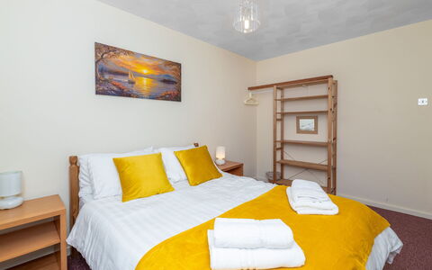 Nant Y Mynydd: Wall, Wood, Interior Design, Bedroom, Bed, Floor, Bed Sheet, Furniture, Flooring, Bedding