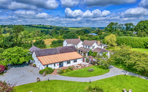 Jabajak Vineyard: Grass, House, Shrub, Cottage, Landscape, Home, Land Lot, Rural Area, Estate
