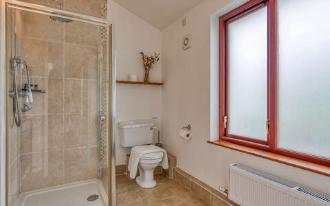 Jabajak Vineyard: Wall, Flooring, Floor, Wood, Interior Design, Ceiling, Plumbing Fixture, Room, Plumbing, Bathroom