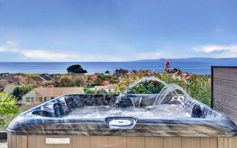 Seamill Beach House: Bathtub, Swimming Pool, Jacuzzi, Leisure, Plumbing Fixture, Resort, Water Feature, Hotel, Resort Town