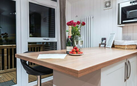 Silverwood Spa Lodge: Tableware, Serveware, Cup, Coffee Cup, Drinkware, Teapot, Food, Dishware, Teacup, Porcelain