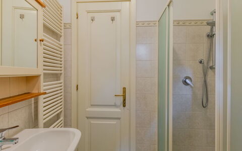 La Finestra sul Lago: Wall, Flooring, Wood, Floor, Plumbing Fixture, Interior Design, Door, Bathroom, Room, Plumbing