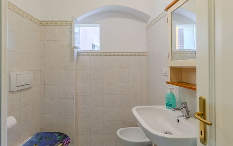 La Finestra sul Lago: Flooring, Interior Design, Floor, Ceiling, Plumbing Fixture, Bathroom, Room, Bathroom Sink, Tap, Plumbing