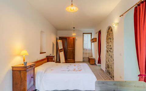La Finestra sul Lago: Furniture, Interior Design, Wall, Flooring, Floor, Ceiling, Wood, Room, Bed, Bedroom