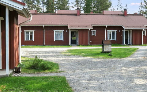 Koli Country Club B 5: Residential Area, Land Lot, Human Settlement, Cottage, Yard, Lawn, Driveway, Estate, Pole, Shade