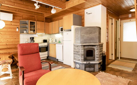 Koli Country Club B 5: Wood, Furniture, Ceiling, Interior Design, Cottage, Home, Room, Floor, Wood Stain, Log Cabin
