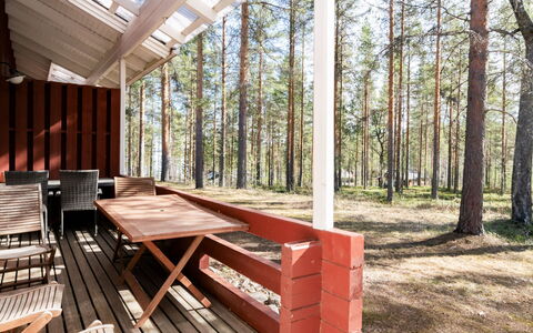 Koli Country Club B 5: Wood, Shade, Hardwood, Wood Stain, Plank, Garden Buildings, Porch, Log Cabin, Lumber, Daylighting