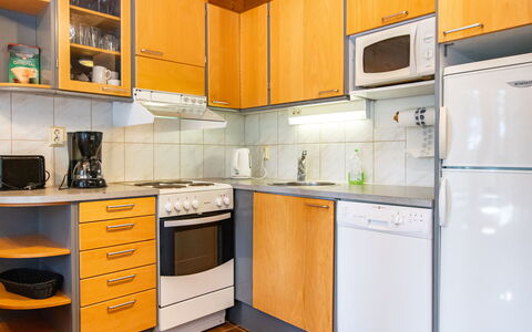 Koli Country Club B 6: Kitchen, Kitchen Appliance, Major Appliance, Countertop, Wood, Flooring, Interior Design, Cabinetry, Floor, Room