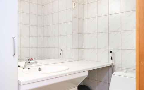 Koli Country Club B 6: Plumbing Fixture, Bathroom Sink, Wall, Flooring, Bathroom, Sink, Floor, Interior Design, Tap, Plumbing