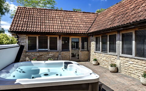 The Cottages Collection at Rusty Lane Farm: Bathtub, Swimming Pool, Yard, Resort, Houseplant, Jacuzzi, Outdoor Structure, Outdoor Furniture, Eco Hotel