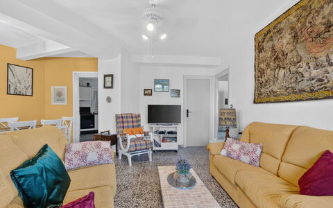 Goya - Mar de Cristal: Furniture, Interior Design, Couch, Flooring, Floor, Ceiling, Room, Living Room, Apartment, Table