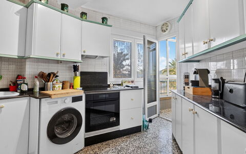 Goya - Mar de Cristal: Kitchen Appliance, Kitchen, Major Appliance, Flooring, Interior Design, Home Appliance, Countertop, Floor, Cabinetry, Ceiling