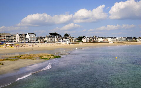 Beg en Aud: Coast, Beach, Sea, Shore, Residential Area, Coastal And Oceanic Landforms, Ocean, Apartment, Sand, Wind Wave