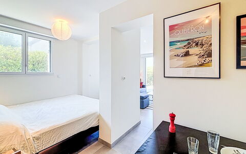Beg en Aud: Interior Design, Flooring, Furniture, Floor, Ceiling, Room, Bed, Bedroom, Apartment, Home