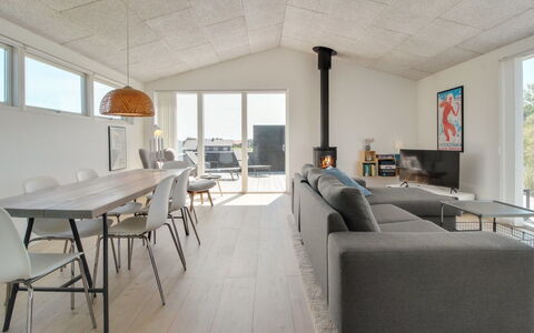 Fromer - 800M from the Sea: Flooring, Wood, Ceiling, Floor, Furniture, Interior Design, Wood Flooring, Kitchen & Dining Room Table, Home, Living Room