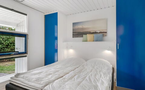 Jale - 300M from the Sea: Interior Design, Ceiling, Floor, Bedroom, Apartment, Bed Sheet, Bed, Bedding, Design, Hotel