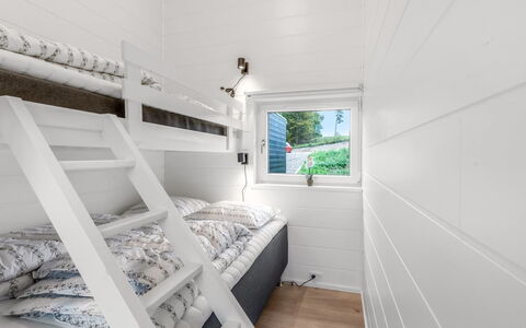 Filippine - 800M from the Sea: Home, Bunk Bed, Bedroom, Daylighting, Bedding, Plank, Dormitory, Bed, Freezing