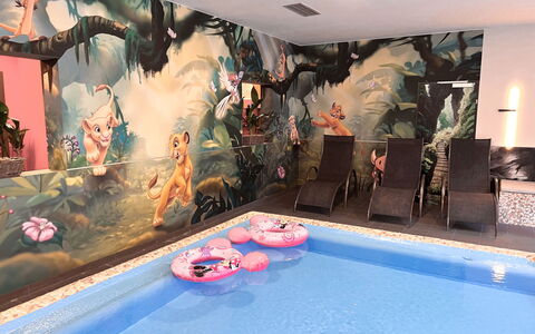Viehhofen 1: Swimming Pool, Leisure, Fictional Character, Houseplant, Resort, Flowerpot, Hotel