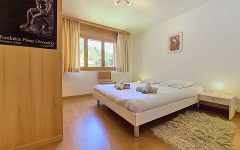 Résidence Mila N°2: Bed, Interior Design, Furniture, Bedroom, Floor, Bed Sheet, Flooring, Bedding, Wood, Room
