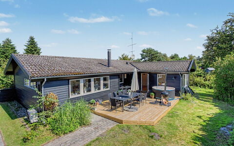 Leve - 300M from the Sea: House, Roof, Cottage, Home, Groundcover, Estate, Farmhouse, Yard, Garden, Siding