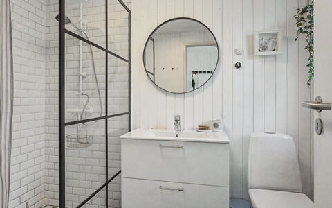 Leve - 300M from the Sea: Bathroom, Wall, Plumbing Fixture, Interior Design, Flooring, Floor, Toilet, Plumbing, Bathroom Sink, Tile