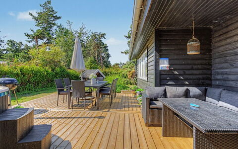 Leve - 300M from the Sea: Wood Flooring, Wood, Porch, Hardwood, Plank, Deck, Outdoor Furniture, Wood Stain, Home, Cottage