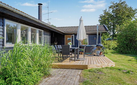 Leve - 300M from the Sea: Wood, House, Shrub, Roof, Cottage, Home, Land Lot, Porch, Groundcover, Shade