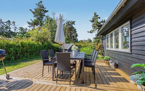 Leve - 300M from the Sea: Wood Flooring, Wood, Porch, Hardwood, Home, Deck, Flooring, Plank, Furniture