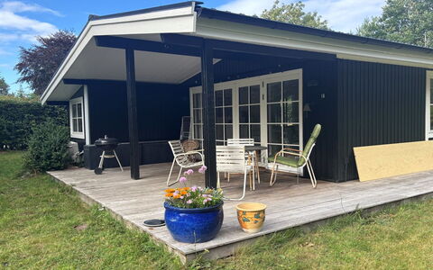 Brynja - 2.5Km from the Sea: Building, House, Window, Home, Roof, Residential Area, Shrub, Cottage, Land Lot