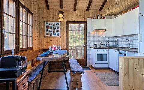 Ozer: Wood, Furniture, Ceiling, Flooring, Kitchen, Interior Design, Floor, Cottage, Home, Hardwood