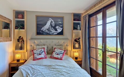 Ozer: Furniture, Interior Design, Bed, Bedroom, Wall, Bed Sheet, Bedding, Room, Wood, Floor
