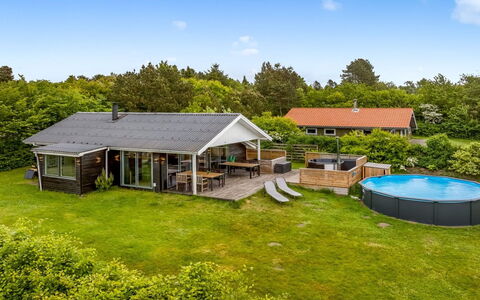 Inola - 400M to the Fjord: Home, Roof, House, Door, Cottage, Shade, Garden, Groundcover, Porch, Yard