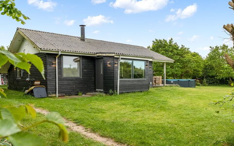 Inola - 400M to the Fjord: Home, Roof, House, Door, Cottage, Shade, Garden, Groundcover, Porch, Yard