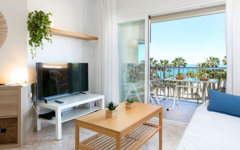 Gondolas Tropical: Apartment, Balcony, Resort, Shade, Hotel, Houseplant, Eco Hotel