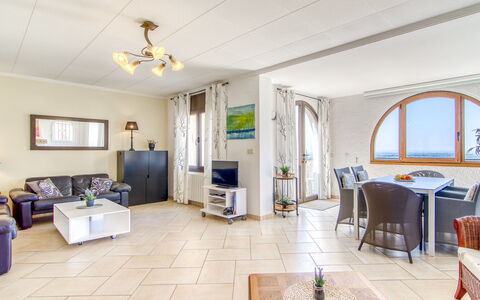 Schöne: Flooring, Interior Design, Floor, Furniture, Ceiling, Lighting, Wood Flooring, Room, Couch, Living Room
