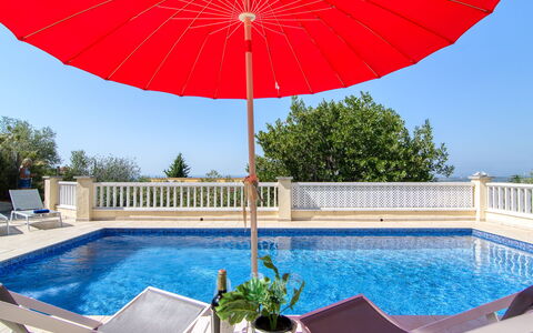 Schöne: Red, Umbrella, Outdoor Furniture, Furniture, Shade, Outdoor Table, Flowerpot, Chair, Swimming Pool, Houseplant