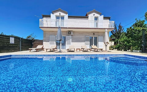 Ivana: Swimming Pool, Resort, Estate, Umbrella, Shade, Hotel, Villa, Outdoor Furniture, Thermae, Resort Town