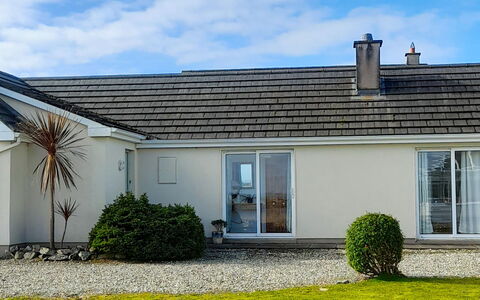 Ballyconneely Hc No.5: Building, Roof, House, Window, Home, Residential Area, Cottage, Architecture, Siding, Door