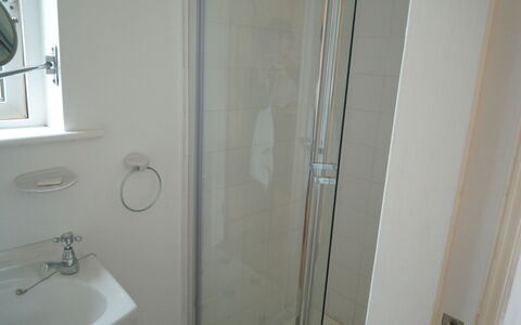 Ballyconneely Hc No.5: Wall, Plumbing Fixture, Bathroom, Flooring, Floor, Bathroom Sink, Plumbing, Interior Design, Room, Sink