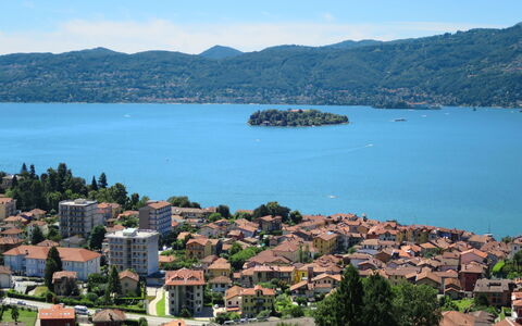 Verbania 695: Body Of Water, Mountainous Landforms, Hill, Coastal And Oceanic Landforms, Residential Area, Coast, Horizon, Landscape, Mountain, Bank