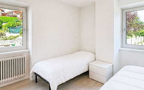 Federica: Wood, Flooring, Bedroom, Floor, Interior Design, Apartment, Bed, Ceiling, Bed Sheet, Room