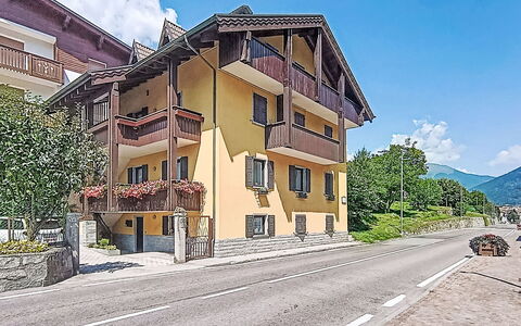 Federica: Residential Area, Neighbourhood, House, Home, Human Settlement, Balcony, Village, Suburb, Mountain Village